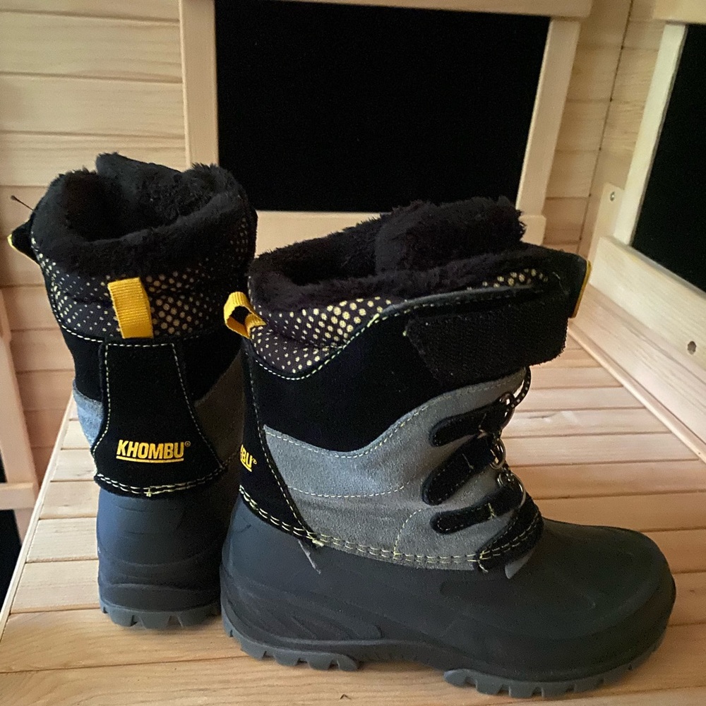 Khombu Snow Boots Size 2M